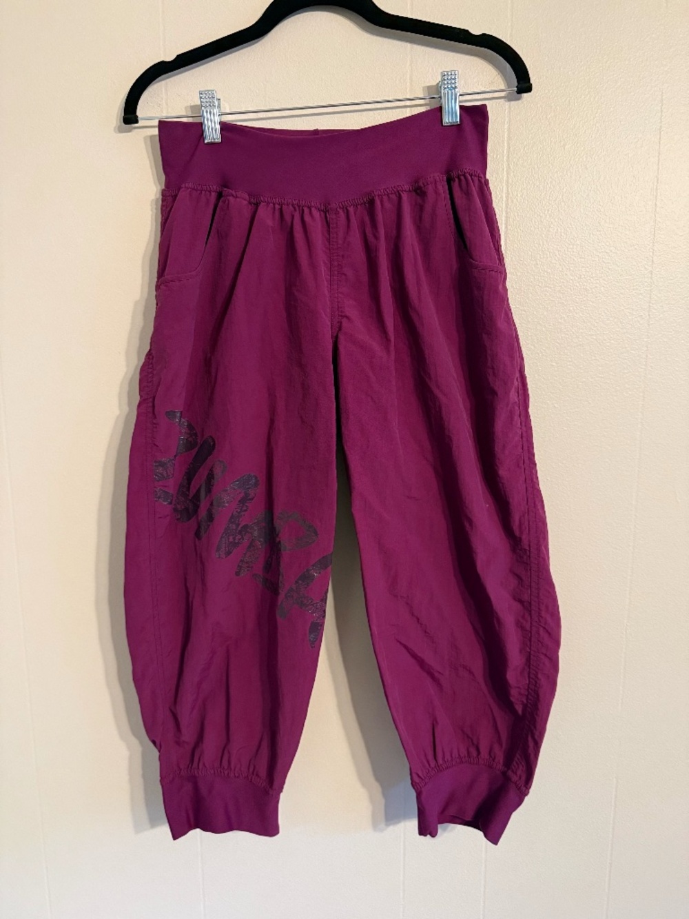 Women's Zumba Feelin It Cargo Capri Pants, Size Large, Color Plum Purple